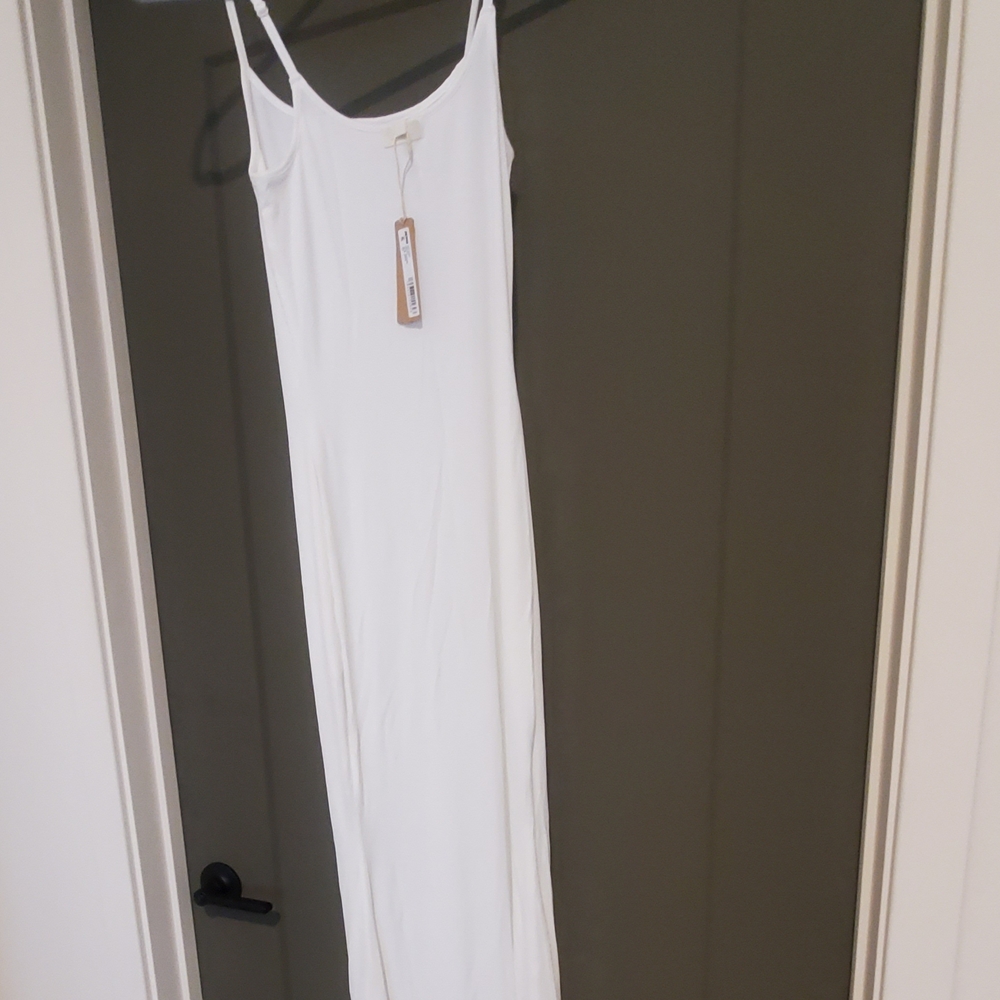 Elegant White Maxi Dress